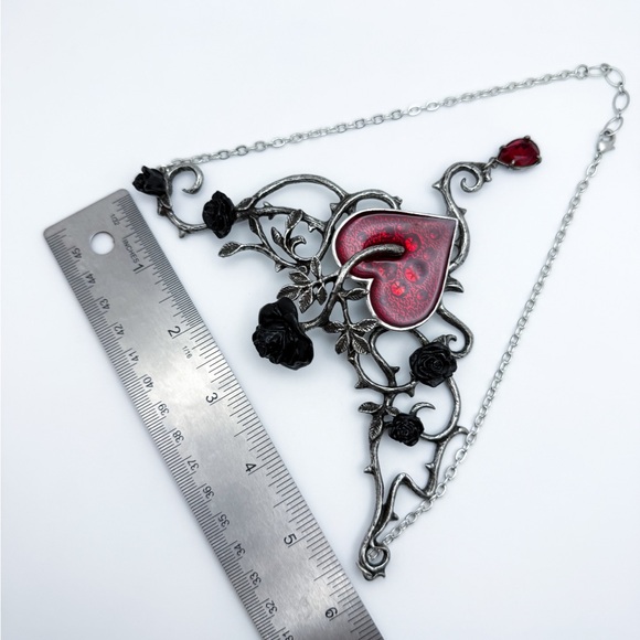 ❤️Alchemy of England The Blood Rose Gothic Red Heart Pendant Necklace - Picture 13 of 14